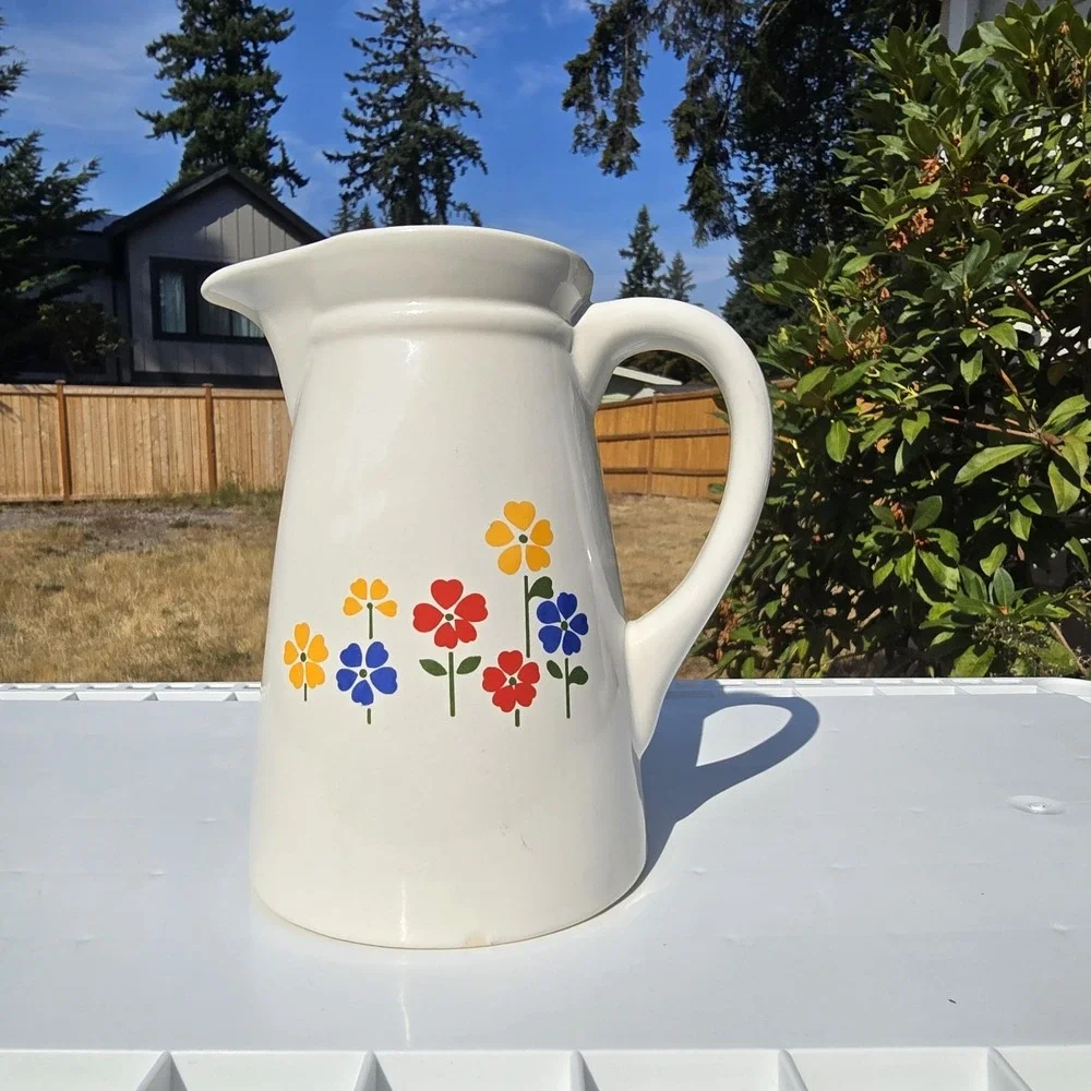 Ceramic Daisies White 1 Quart/2 Pints Measuring Cup/Pitcher c1960s Taiwan 6.5